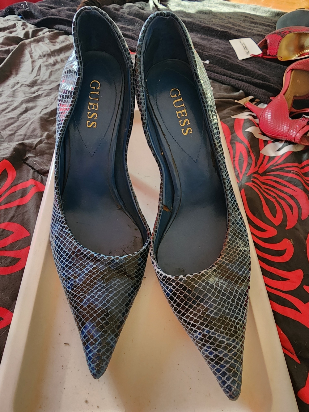 GUESS Blue Snake-Print Pointed-Toe Pumps